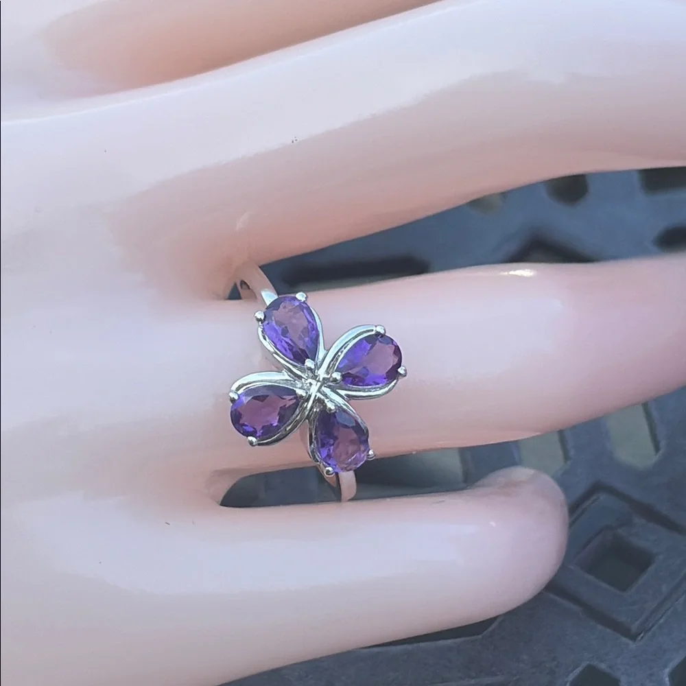 Natural 3.20 carat Genuine Amethyst Pear Cut 4-leaf clover ring Size 8